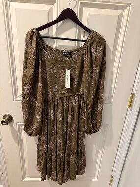 elleborn Smocked Olive Green Floral Long Sleeve Midi Dress Size M BRAND NEW